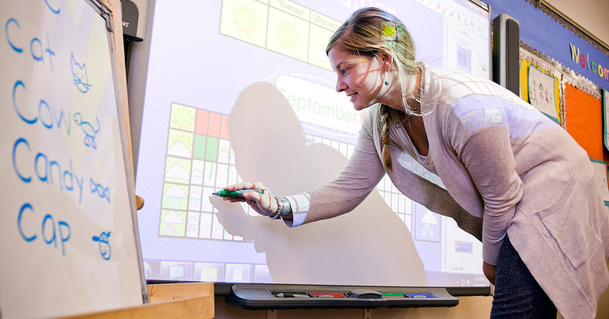 Digitalizing the Educational Environment with Interactive Display Board