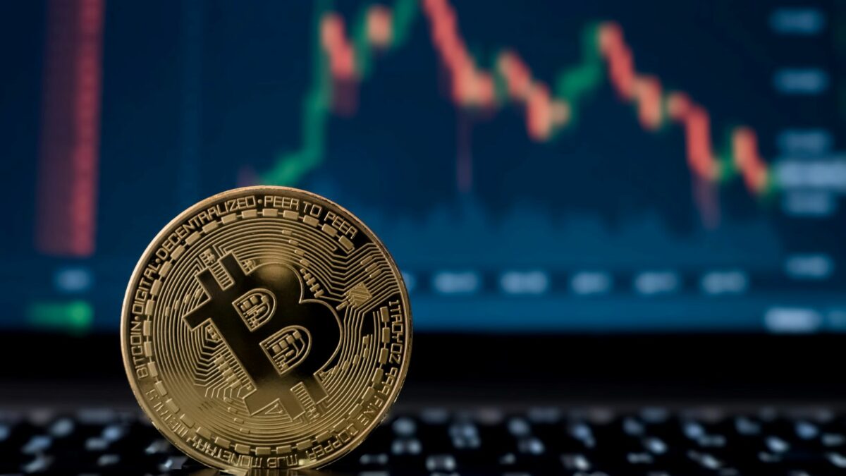 Why Does Everyone Like Bitcoin Over Other Cryptocurrencies?