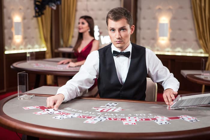 Behind the Scenes: A Day in the Life of an Online Casino Dealer